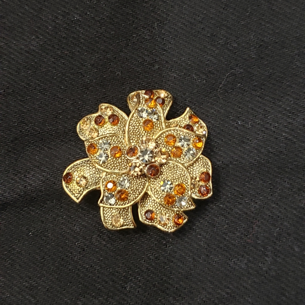 Brand new women's pendant